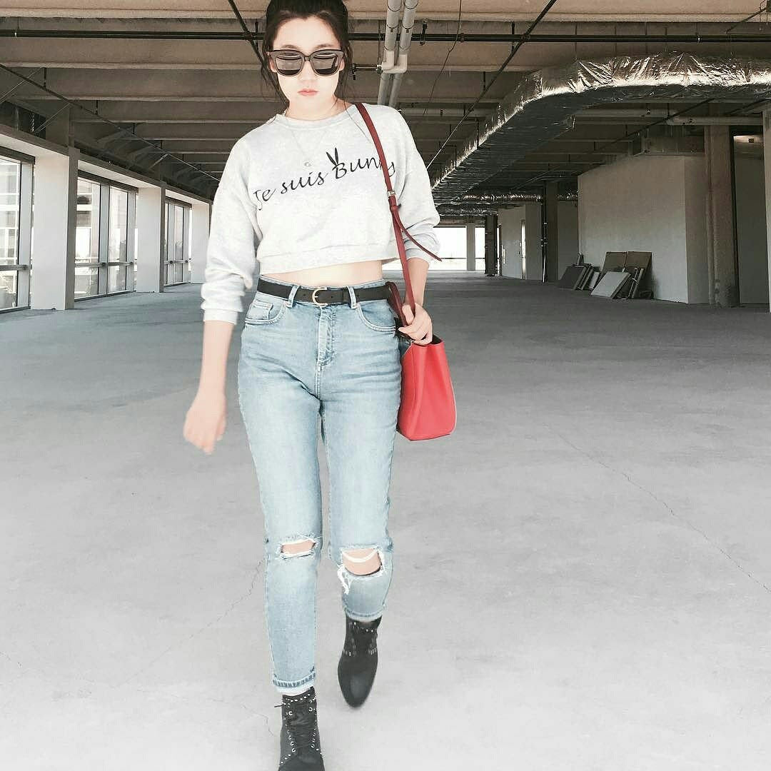 Je suis bunny crop sweatshirt