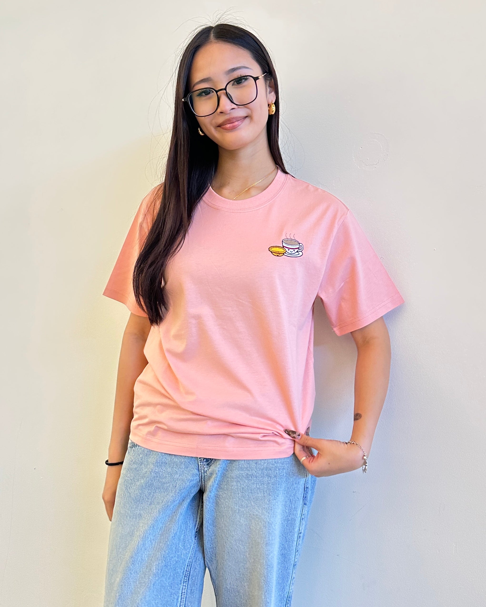 Egg Tart & Milk Tea Embroidered Unisex T-Shirt – 100% Cotton 蛋撻・奶茶刺繡中性T恤