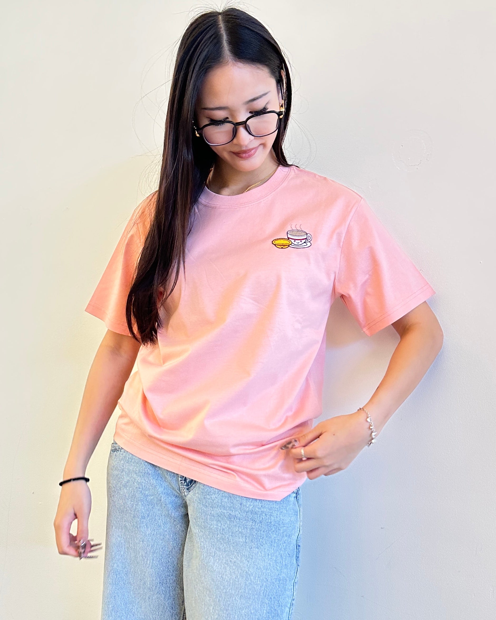 Egg Tart & Milk Tea Embroidered Unisex T-Shirt – 100% Cotton 蛋撻・奶茶刺繡中性T恤